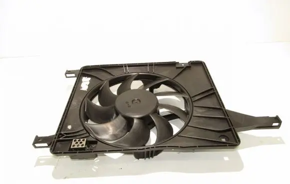 Nissan Qashqai+2 Radiator cooling fan shroud