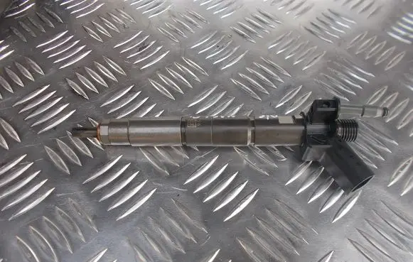 BMW X5M G05 F95 Fuel injector 0445118 CU9770