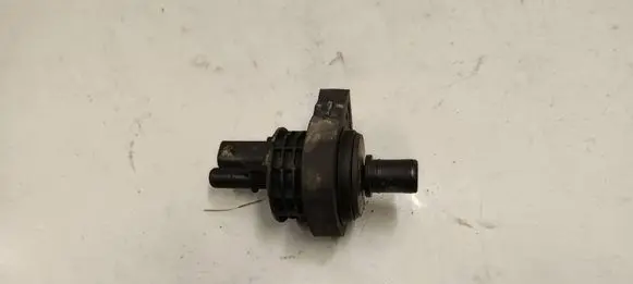 Mercedes-Benz CLA C117 X117 W117 Vacuum valve A0004703700