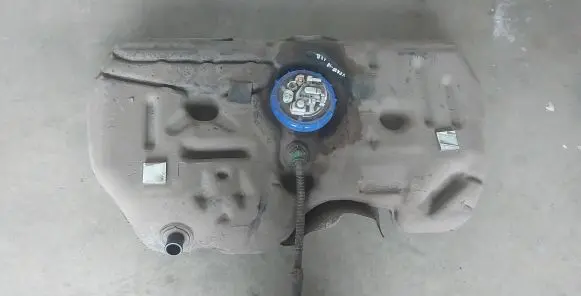Toyota Verso Fuel tank 770010F030 770010F040