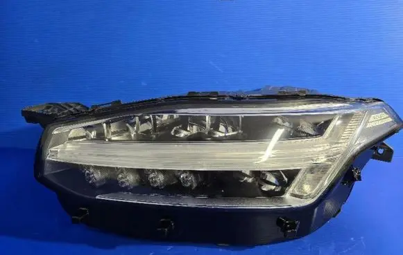 Volvo XC90 Headlight/headlamp 32228296