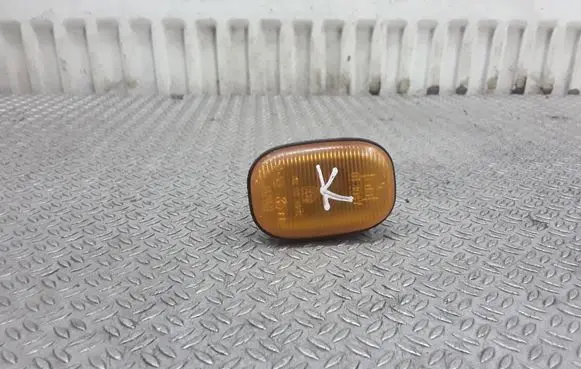 Toyota Avensis Verso Front fender indicator light