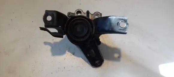 Toyota Prius (XW30) Engine mount bracket