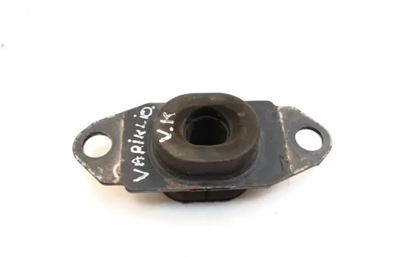 Nissan Juke I F15 Engine mount bracket