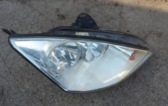 Ford Focus Headlight/headlamp 2M5113W029BE