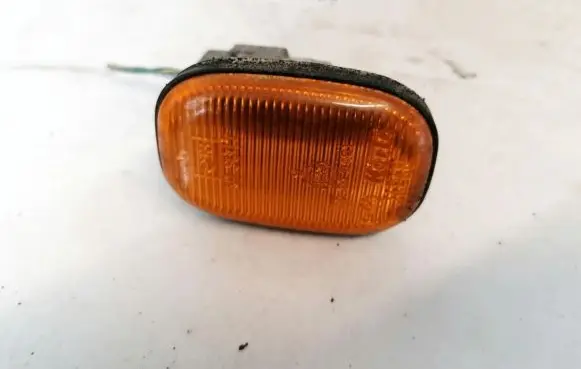 Toyota Avensis Verso Front fender indicator light 6r019461
