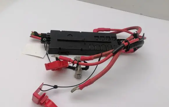 Jaguar F-Pace Fuse module HK8314516AE 301191402