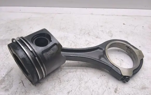 Mercedes-Benz E A207 Piston with connecting rod 8370