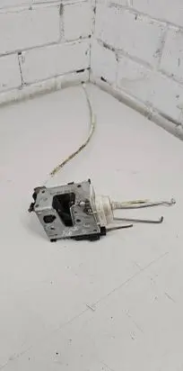 Audi A4 S4 B5 8D Front door lock 8D1837015F
