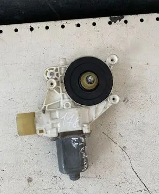 BMW 1 E81 E87 Front door window regulator motor 0130822226