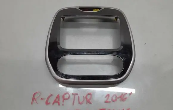 Renault Captur Panel trim 682700795R