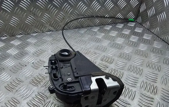 Toyota Prius (XW10) Rear door lock