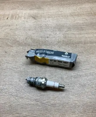 Renault Megane II Spark plug 7701366087 N279YC