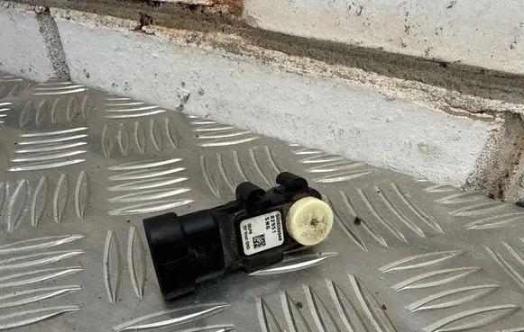 Dodge Durango III Fuel level sensor 04593949AB