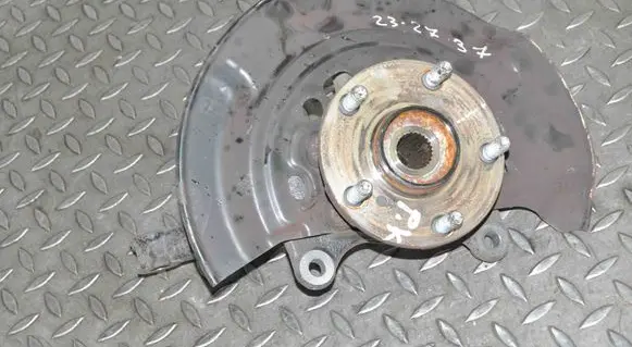 Toyota Auris E180 Front wheel hub
