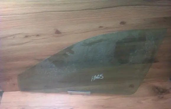 Volvo S40, V40 Front door window glass four-door