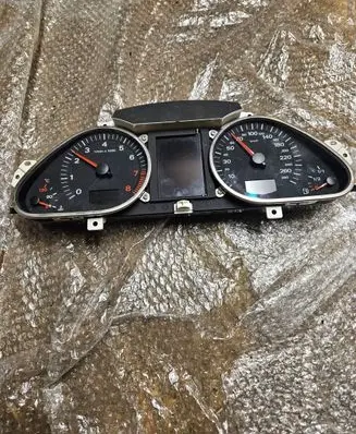 Audi A6 S6 C6 4F Speedometer (instrument cluster) 4F0920901B 503000733600 4F0910900C