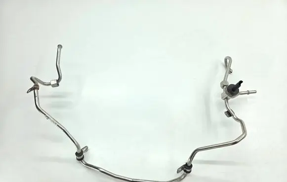 BMW M5 F90 Fuel line pipe 13538096111 16404510 3330N