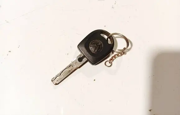 Volkswagen Bora Ignition key/card 