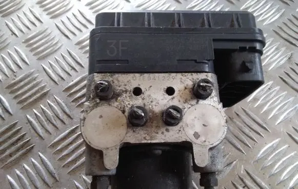 Toyota RAV 4 (XA20) ABS Pump 4451042060 8954142070 1338000140