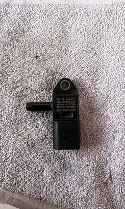 Volkswagen Tiguan Air pressure sensor 04L145049L