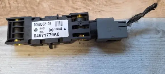 Jeep Grand Cherokee (WK) Airbag deployment crash/impact sensor 04671779AC