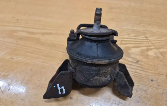 Hyundai Sonata Engine mount bracket 218123K850