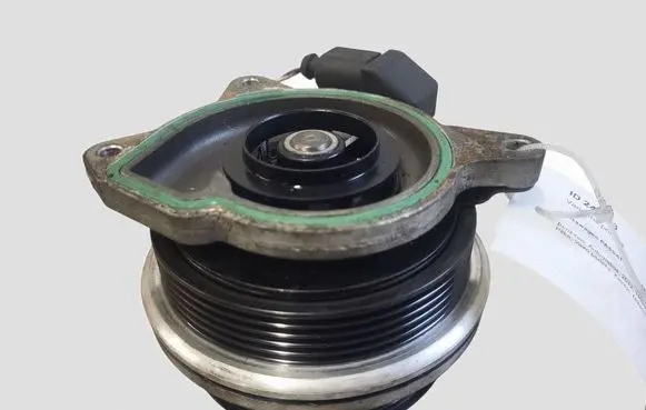Volkswagen Golf VII Water pump 01643304