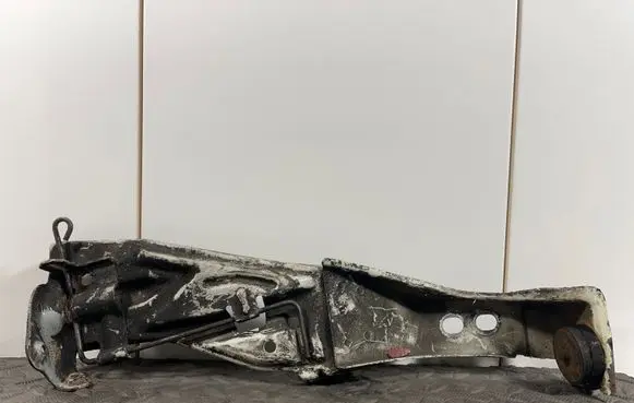 Audi A6 S6 C4 4A Radiator mount bracket 4A0805808