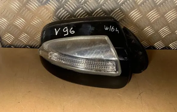 Mercedes-Benz ML W164 Front door electric wing mirror