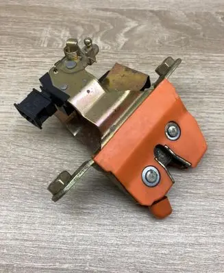 Skoda Octavia Mk1 (1U) Tailgate/trunk/boot lock/catch/latch 1U6827501