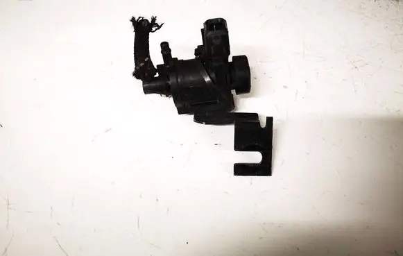 Audi A4 S4 B5 8D Turbo solenoid valve 1j0906283a