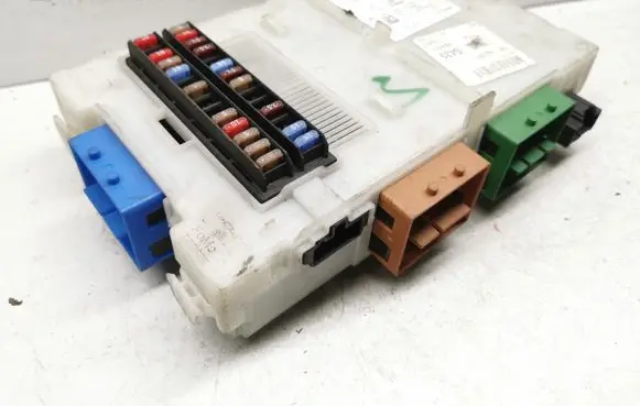 Ford Mondeo MK IV Fuse module 7G9T14A073DE
