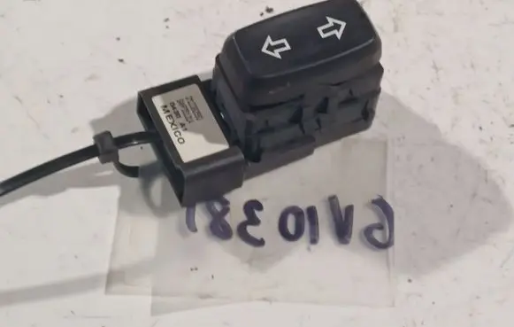 Opel Insignia A Seat control switch 13282592