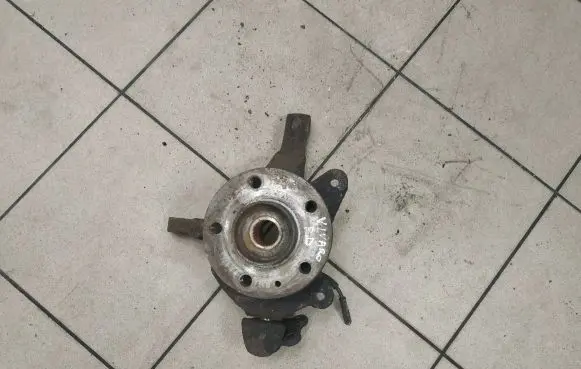 Opel Vivaro Front wheel hub