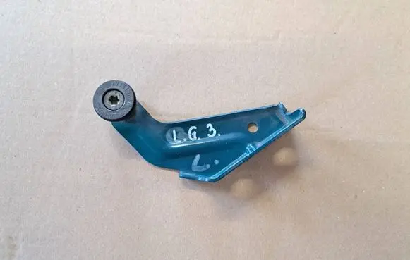 Renault Kangoo I Sliding door lower roller guide/hinge 354514H