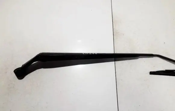Toyota Corolla Verso E121 Front wiper blade arm 6523