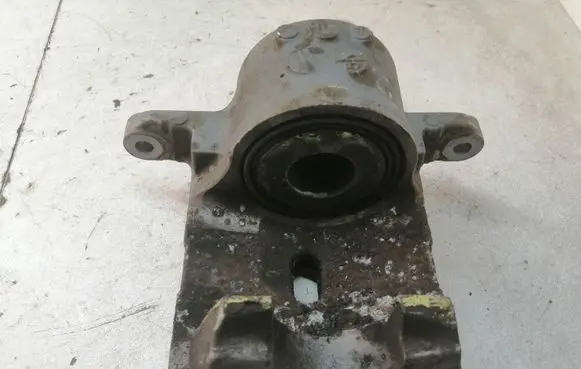 Toyota Prius (XW50) Front brake caliper