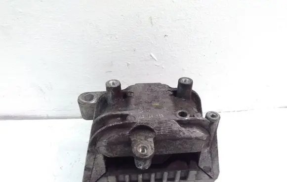 Volkswagen PASSAT CC Engine mount bracket 1K0199262