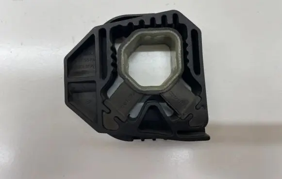Volkswagen Jetta V Radiator mount bracket 1K0121367D