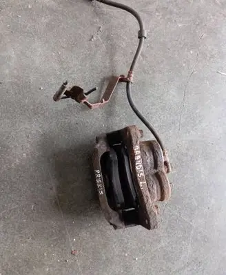 Mitsubishi Grandis Front brake caliper