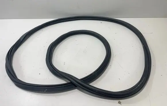 BMW X7 G07 Front door rubber seal 7428678