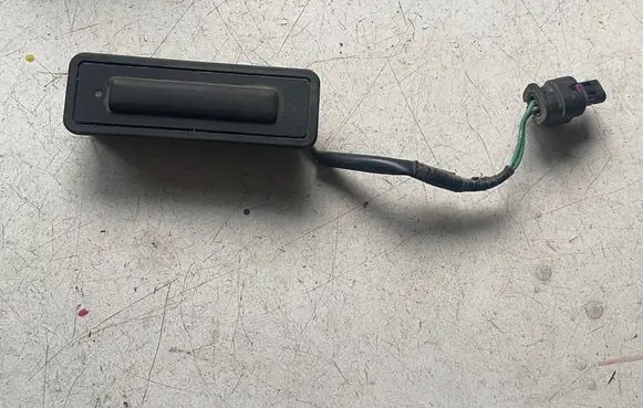 Opel Insignia A Tailgate/boot open switch button 13597499