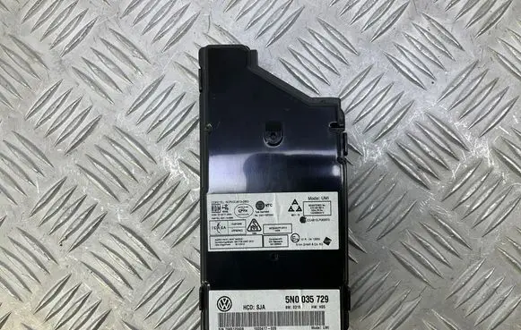 Volkswagen Jetta VI Head unit multimedia control 5N0035729
