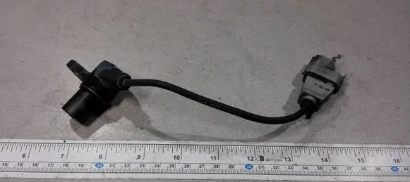 Volkswagen PASSAT B6 Crankshaft position sensor 06A906433G