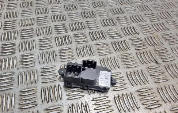 Ford Mondeo MK IV Heater blower fan relay 6G9T19E624DB A600500102 6652A