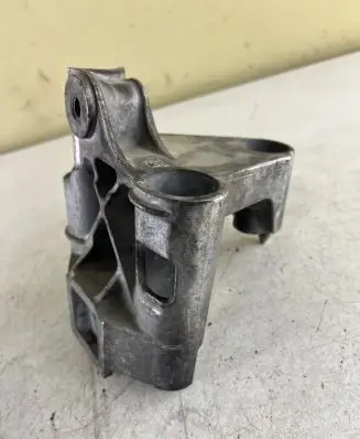 Nissan Micra Engine mounting bracket 038120