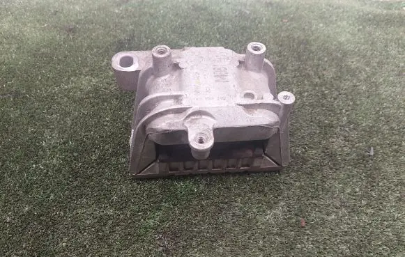 Volkswagen Touran I Engine mount bracket 895410D100