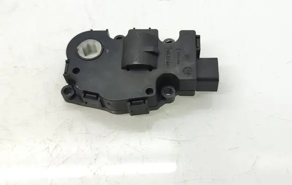 Mini Clubman F54 Air flap motor/actuator EFB492 11032017 CZ1139901400