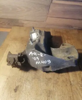 Audi A4 S4 B6 8E 8H Engine mounting bracket